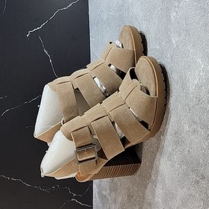 Universal thread Anastasia Taupe